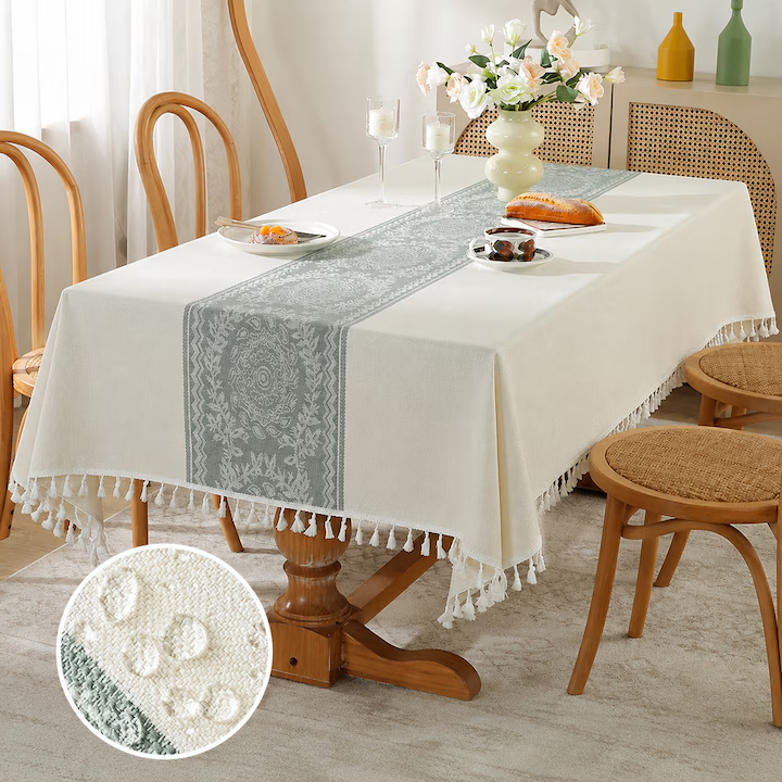 Fata de masa premium, aspect in, Rezistenta la apa, lavabila, rezistenta la pete, cu ciucuri decorativi, pentru bucatarie si sufragerie