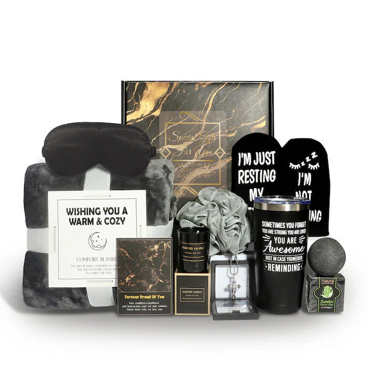 Set cadou pentru barbati, 12 Produse premium, Patura pufoasa, Cana termos din inox, Lumanare parfumata, Masca de somn, Sosete haioase, Burete baie, Felicitare, Ambalate in cutie pachet eleganta, Ideal pentru el, domni, tata, sot, negru