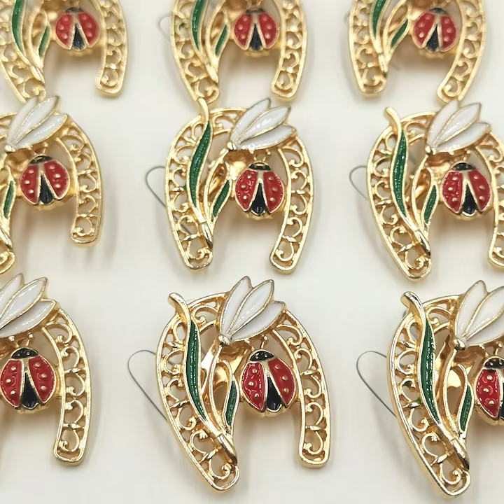Set 12 brose pentru martisor, NEVERMORE, potcoava cu buburuza, Auriu