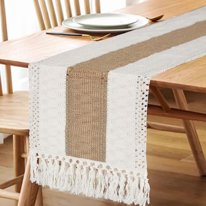 Fată de masă Nevermore, 30x210cm, design Boho rustic, alb/maro, cu franjuri